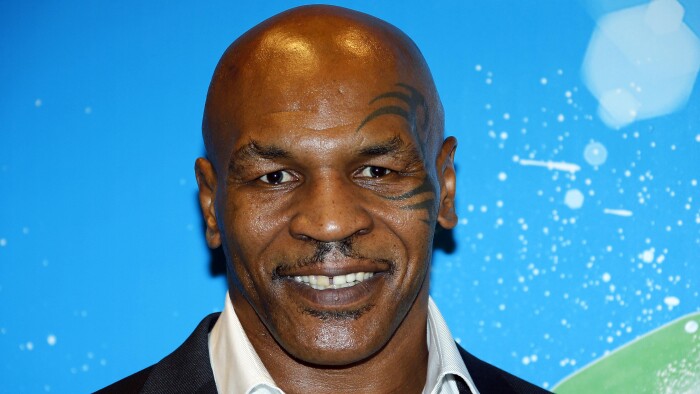 Mike Tyson Bider Fra Sig Igen Efter 15 rs Pension Video Viser Den 53 