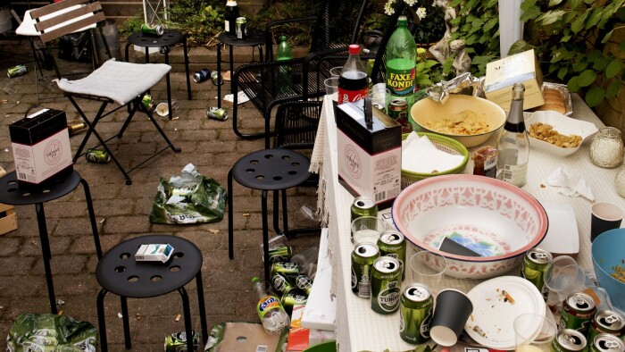 Tekst og musik til solen er så rød mor, skrevet af carl nielsen Politiet efter lang nat med larm: Det skyldes lyse nætter, og at folk