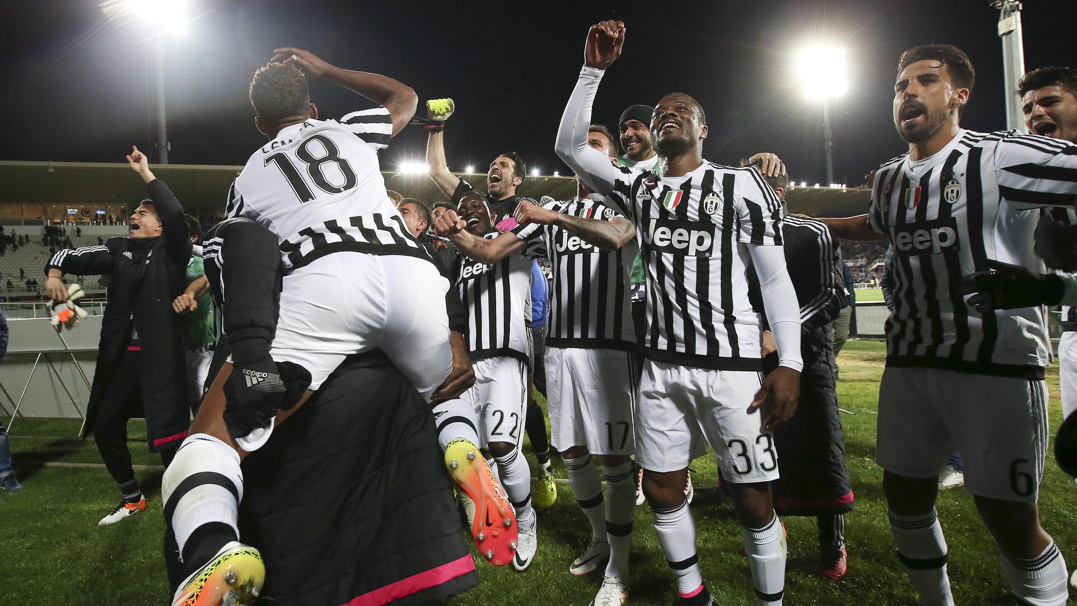 Campione Juventus Vinder Sit Femte Mesterskab P Stribe Italiensk