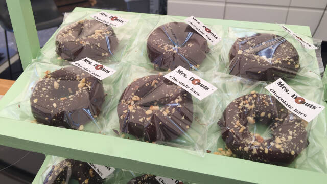 Chokoladebarer formet som donuts
