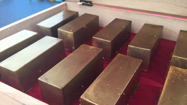 Chokoladeguldbarer i æske