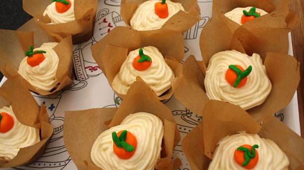 Sjove gulerodscupcakes med lækker frosting