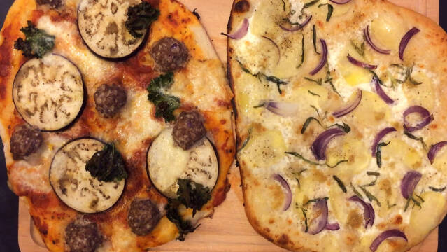 Kartoffelpizza med rosmarin, hvidløg og mascarpone
