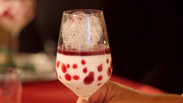 Juledesserten risalamande serveret smukt i glas