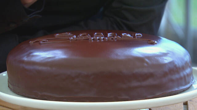 Chokoladeovertrukken kage