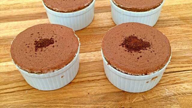 Yndige chokoladesoufflé i ramekiner