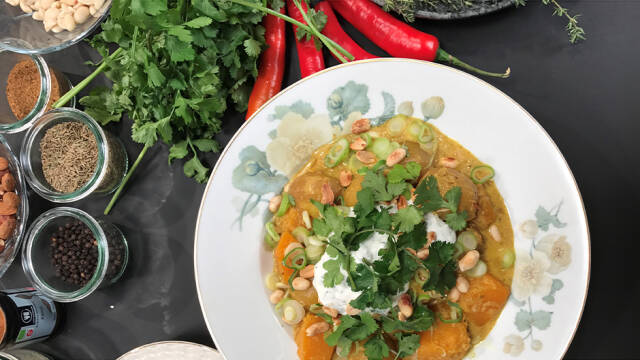Klimavenlig curry med urter og grøntsager