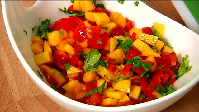 Salsa med mango, tomat og krydderurter