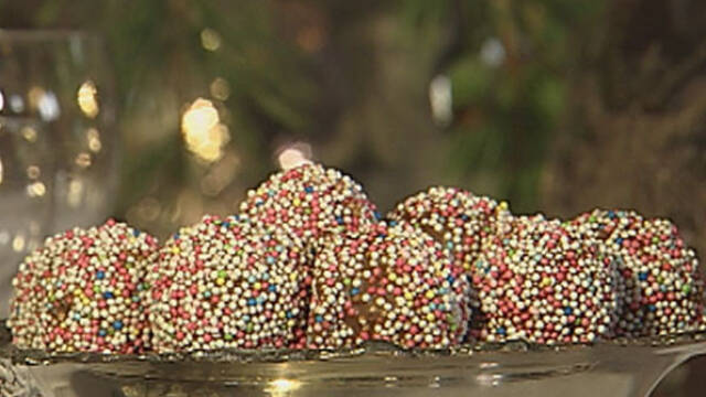 Billede af skønne marcipan-nougatkugler med tivolikrymmel