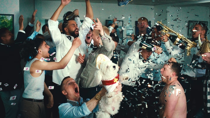 Guldfeber: Ny P3-fiktion sætter fokus på penge, broderskab og konkurrence i et heftigt telefonsælgermiljø