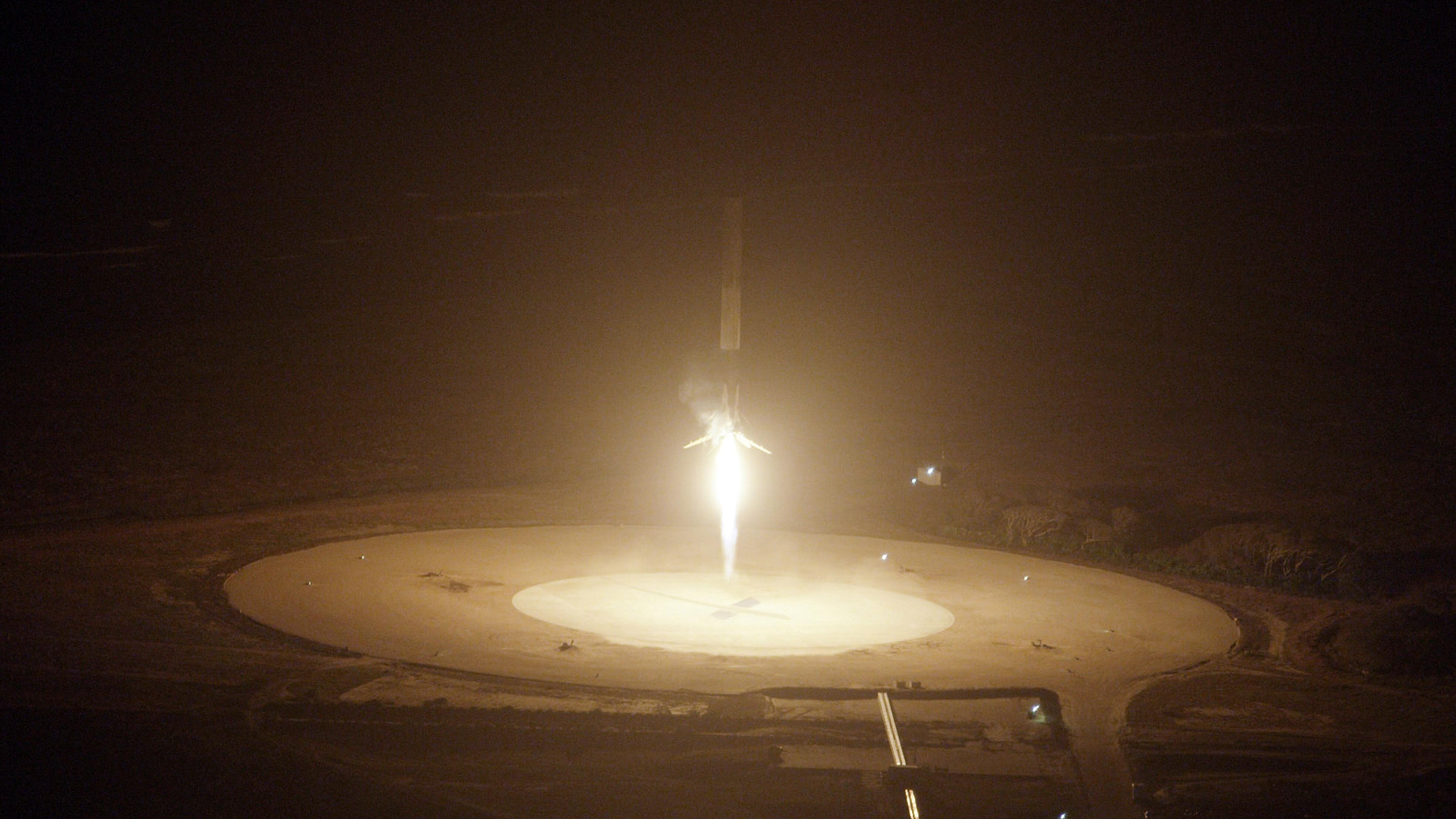 Genbrugelig SpaceX-raket får lov til at blive på jorden | Viden | DR