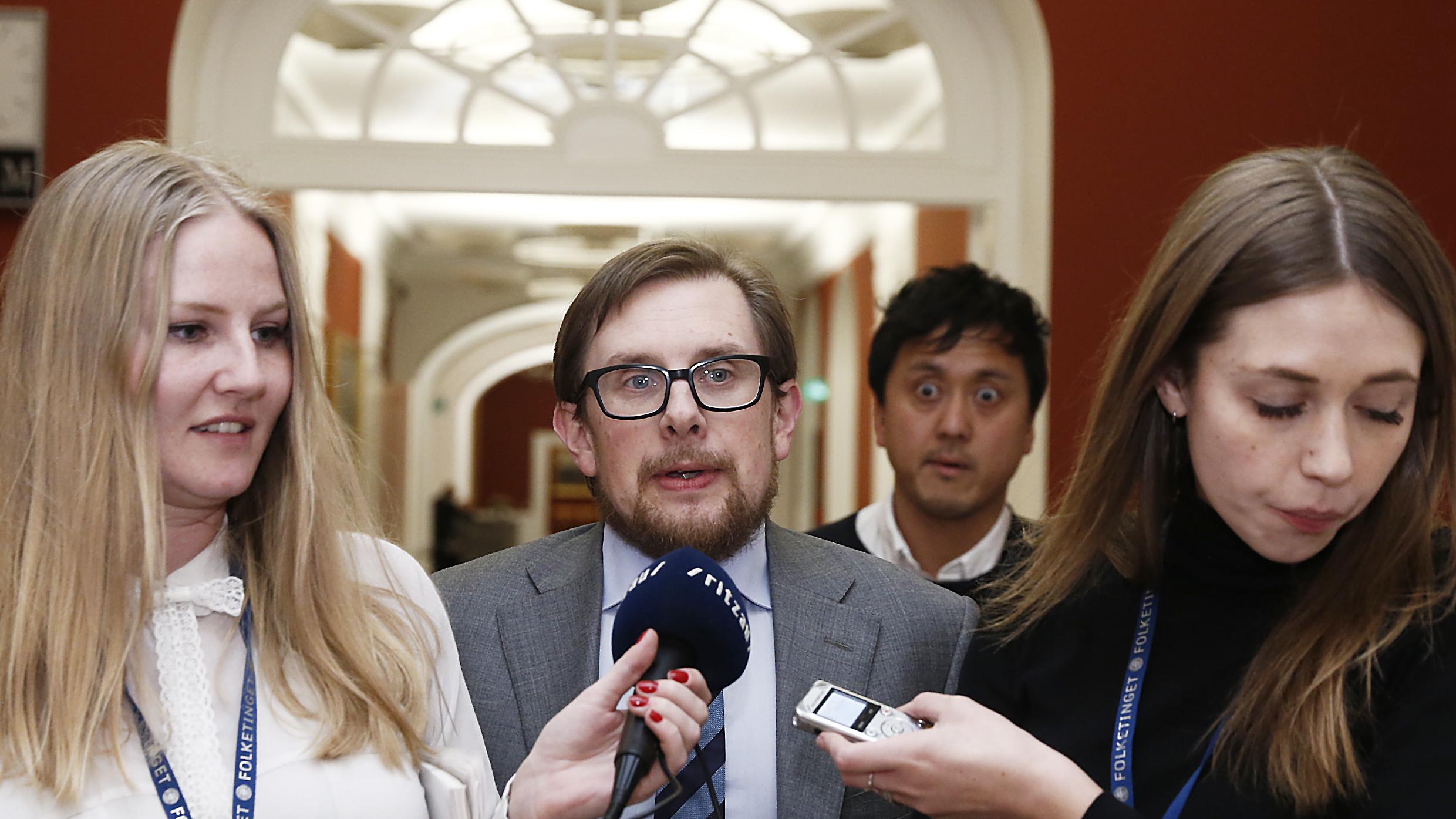 Minister Rolig LA: Ærgerligt at vælte en minister, fordi man ikke har læst papirerne ...