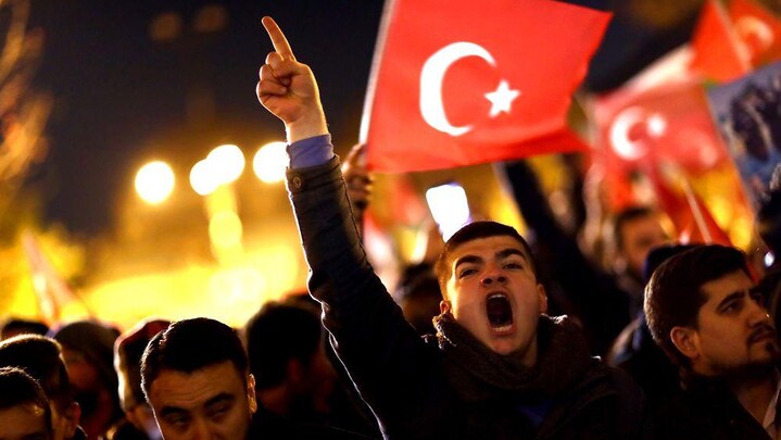 BILLEDER Voldsomme demonstrationer efter kontroversiel Trump-udmelding