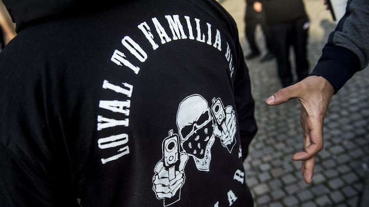 Fem LTF-medlemmer varetægtsfængslet for skud mod politibil