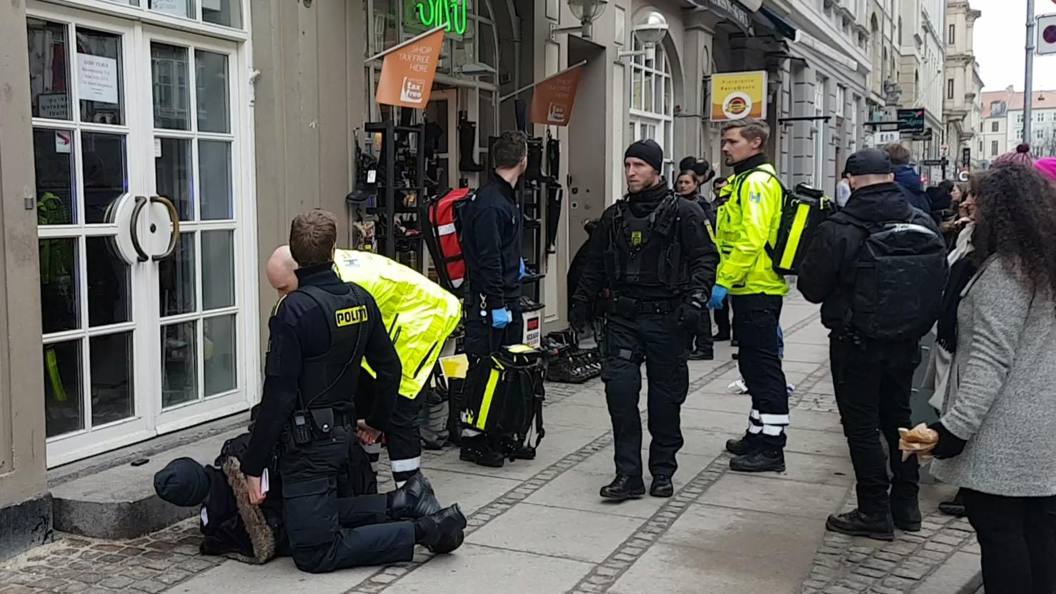 Politi anholder tre efter voldsomt overfald i København | Indland | DR