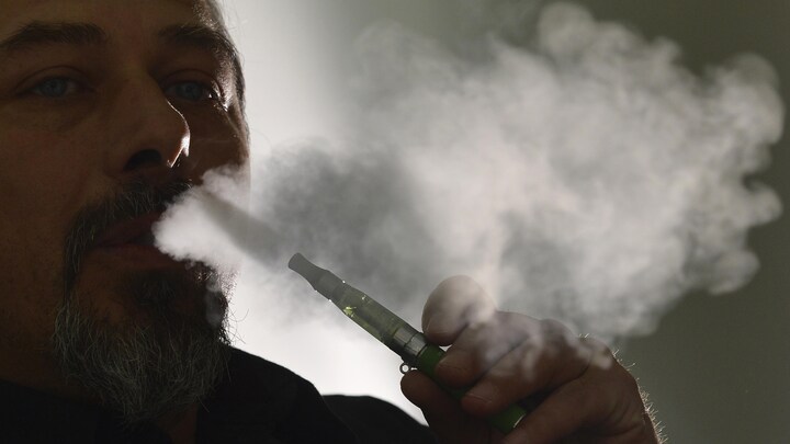 Hvor skadelige er e-cigaretter? Forsker giver dig svar | Indland | DR