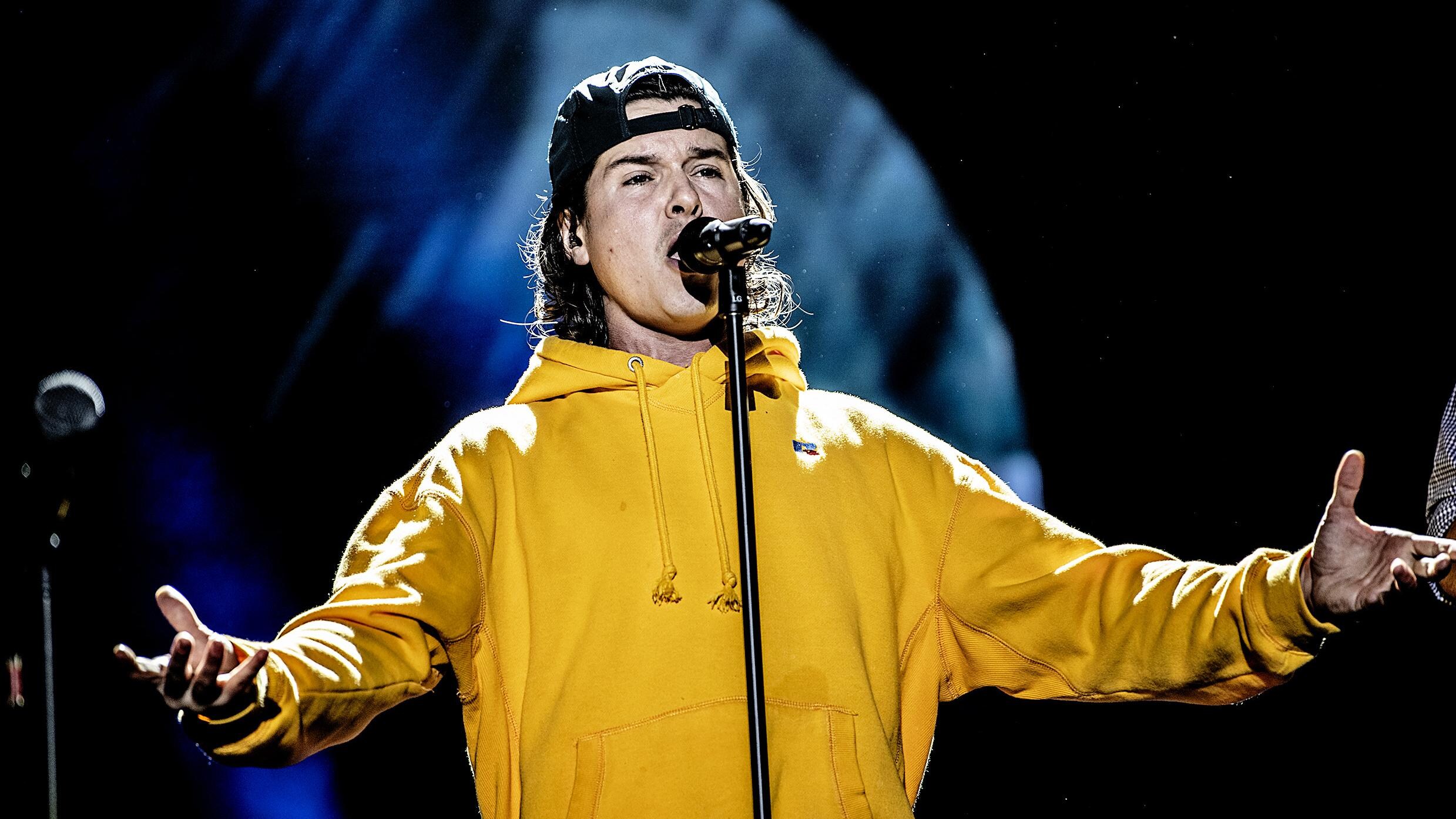 Lukas Graham sætter ord på sin store sorg i anderledes julesang | Musik ...