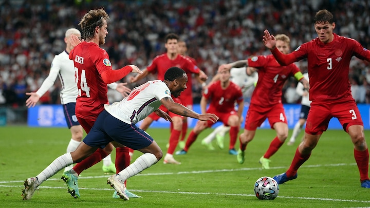 Straffesparket fra Danmarks EM-semifinale spøger atter: Det var ikke 'en skandale', at der blev dømt straffe