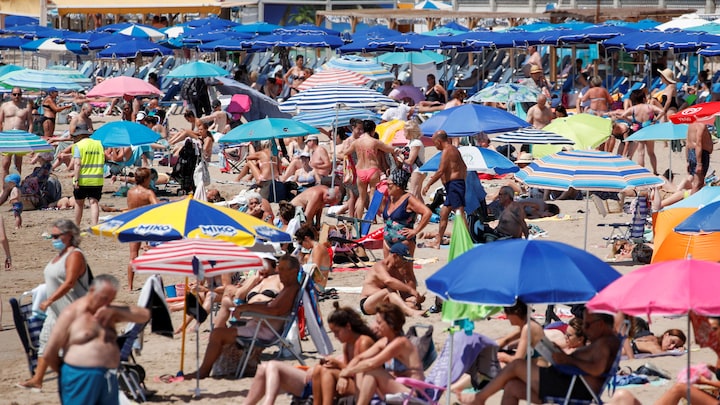 Tager smitten med hjem fra ferie: Otte procent er blevet smittet i Spanien