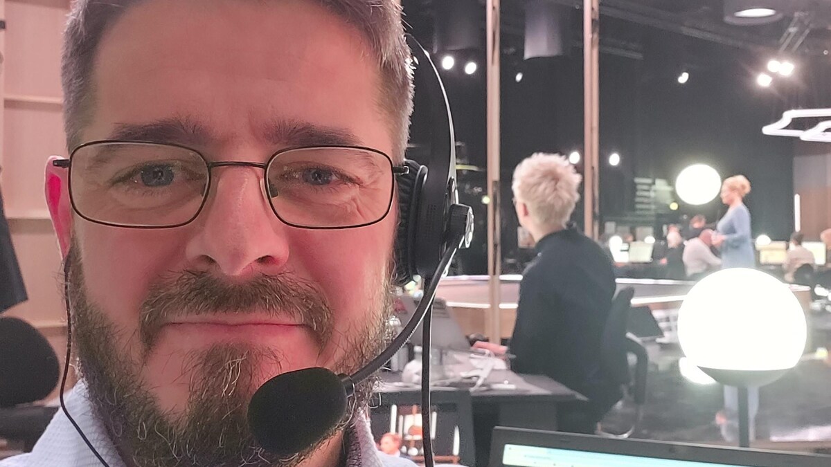Lars står for grafikken på skærmen: ’Det er en stor udfordring at gøre ...