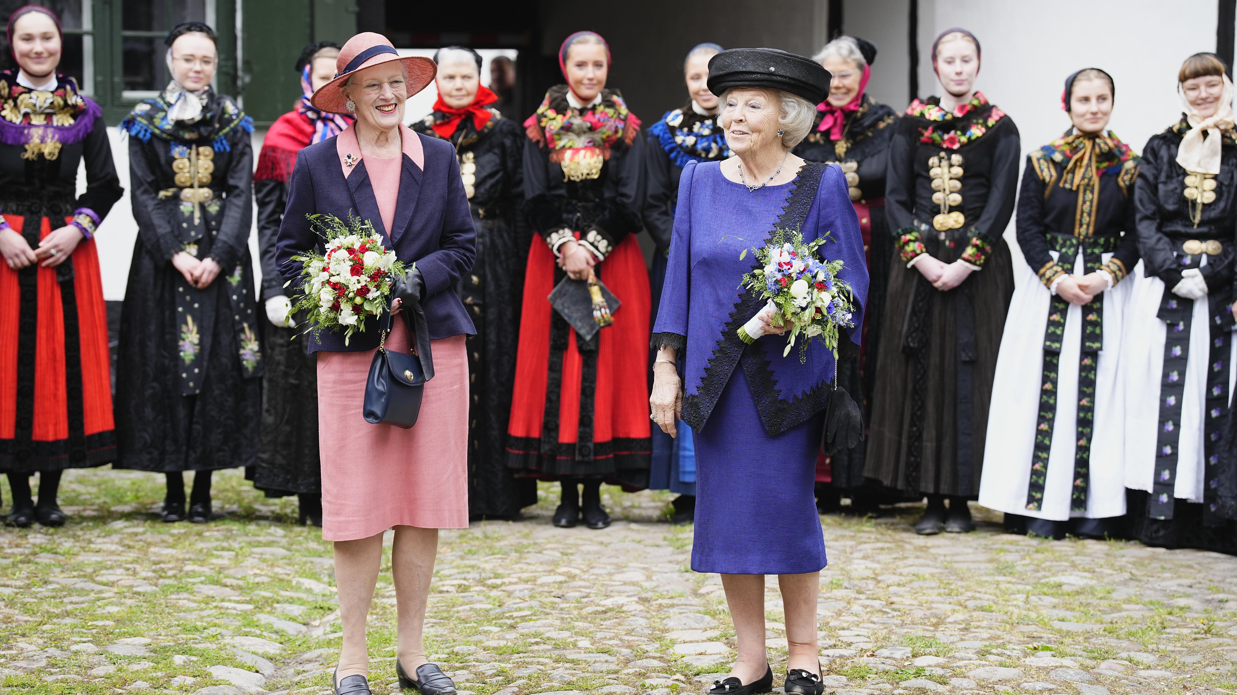 Se billederne: Dronning Margrethe og prinsesse Beatrix markerer 500 ...