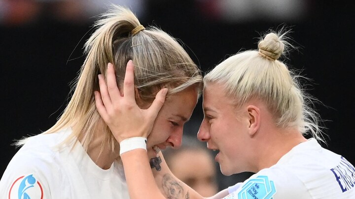 I England hylder både medier og monark fodboldløvinderne: 'Det var den finale, EM fortjente'