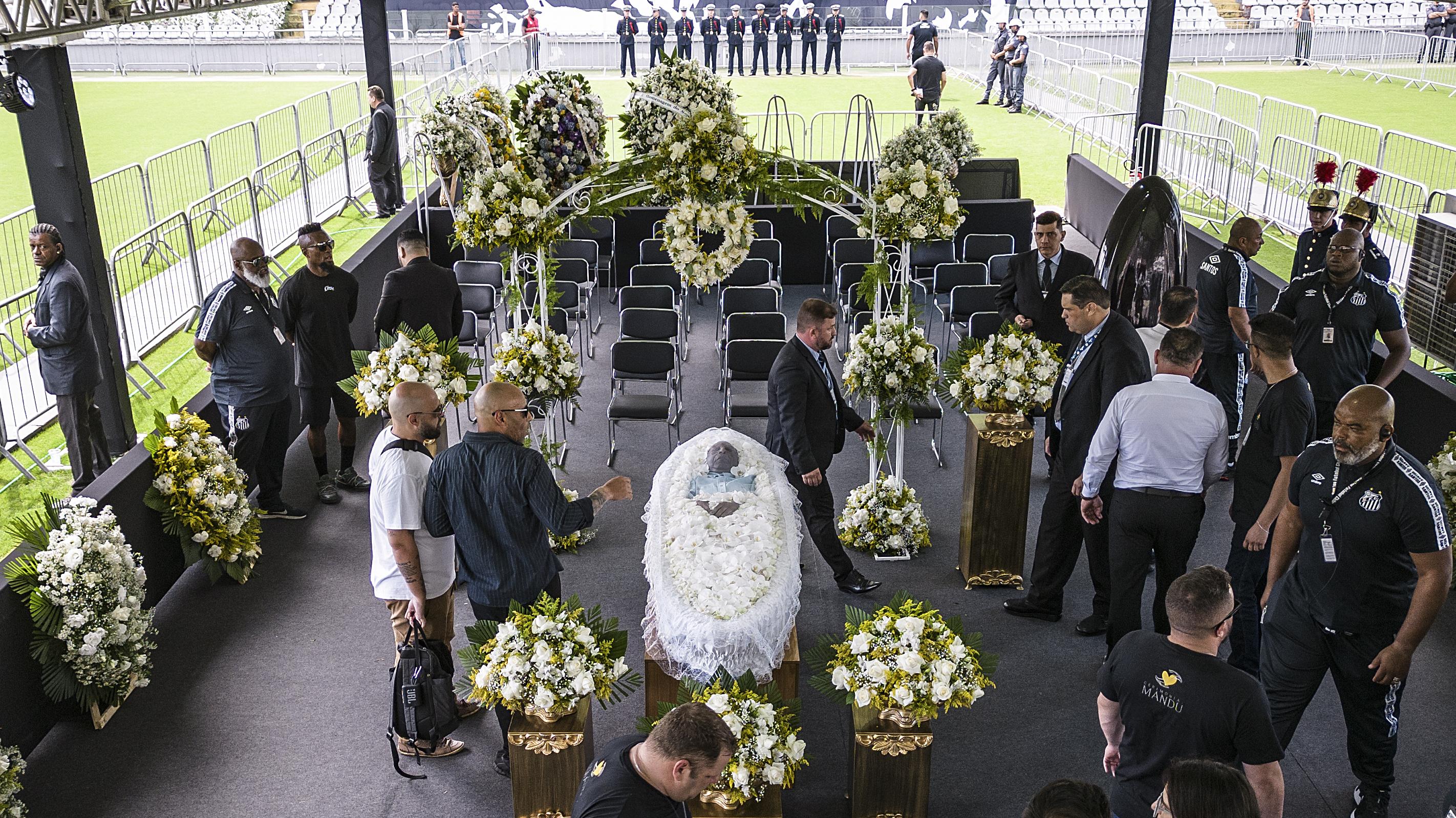 Det Er Specielt Og Normalt Tusindvis Af Brasilianere Siger Farvel Det Er Specielt Og Normalt Tusindvis Af Brasilianere Siger Farvel