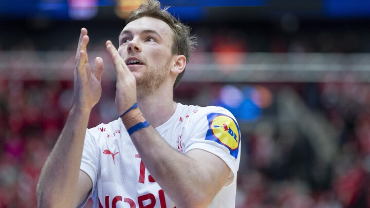 Genialt, Gidsel! Danmarks målmaskine er så god, at han kan score med ryggen til mål