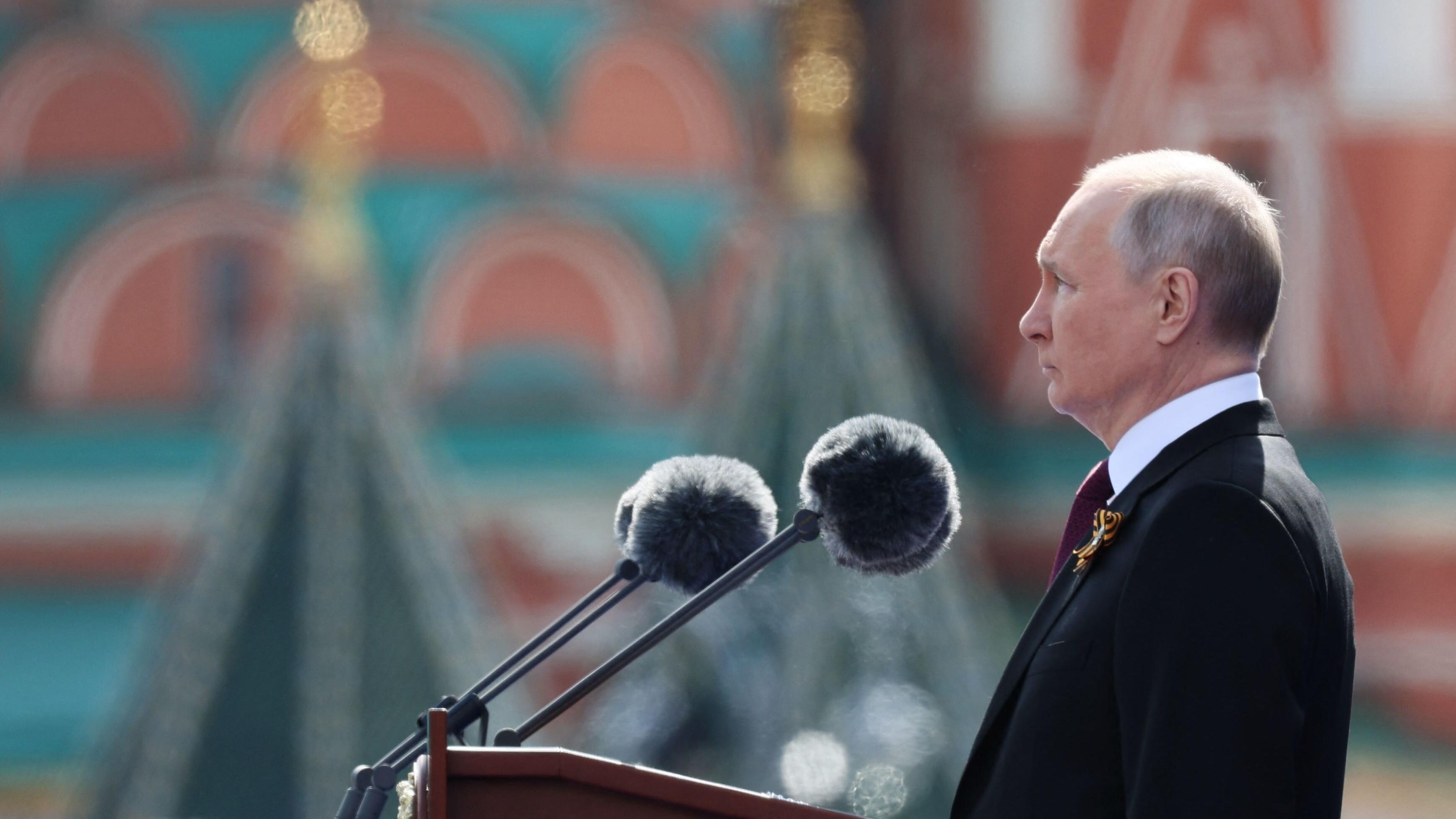 Putin langer ud efter Vesten i sin årlige tale ved Sejrsdagen | Udland | DR