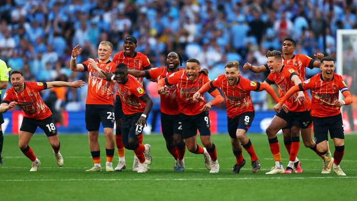 Luton rykker op i Premier League efter straffedrama på Wembley
