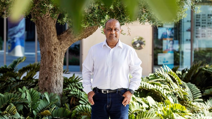 Fra fængslet i Dubai sagsøgte Sanjay Shah pludselig tidligere rådgiver i sag om stort millionbeløb