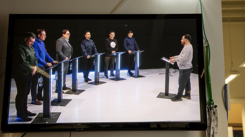 ELECTION DAY! Greenland’s political party leaders don’t trust Hitler-praising felon — and notorious liar — Donald Trump [Danish article, use a browser extension for instant translation] 🇩🇰