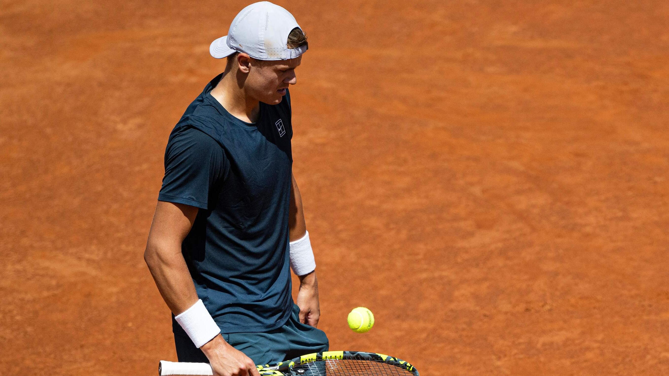 Holger Rune Melder Afbud til Hamburg Open: Penicillinkur Tvinger Stjernen Ud af Turneringen