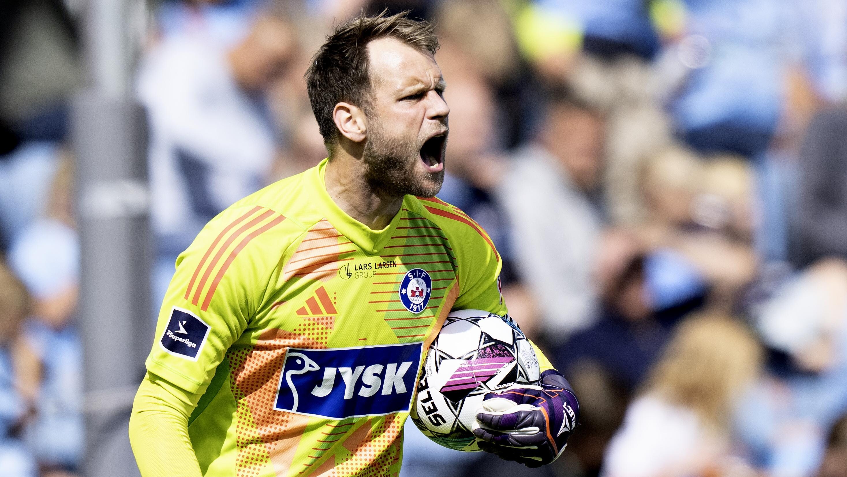 Silkeborg-keeper advarer mod 'fodboldbøller' før pokalfinalen: 'Respektløst!'