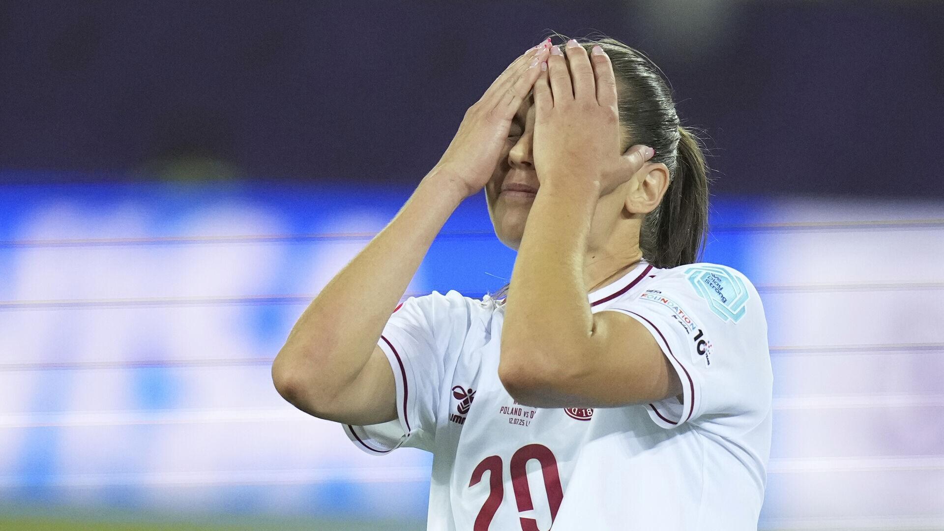 EM-skuffelsen er total: Danmark røg ud efter nederlag til Polen!