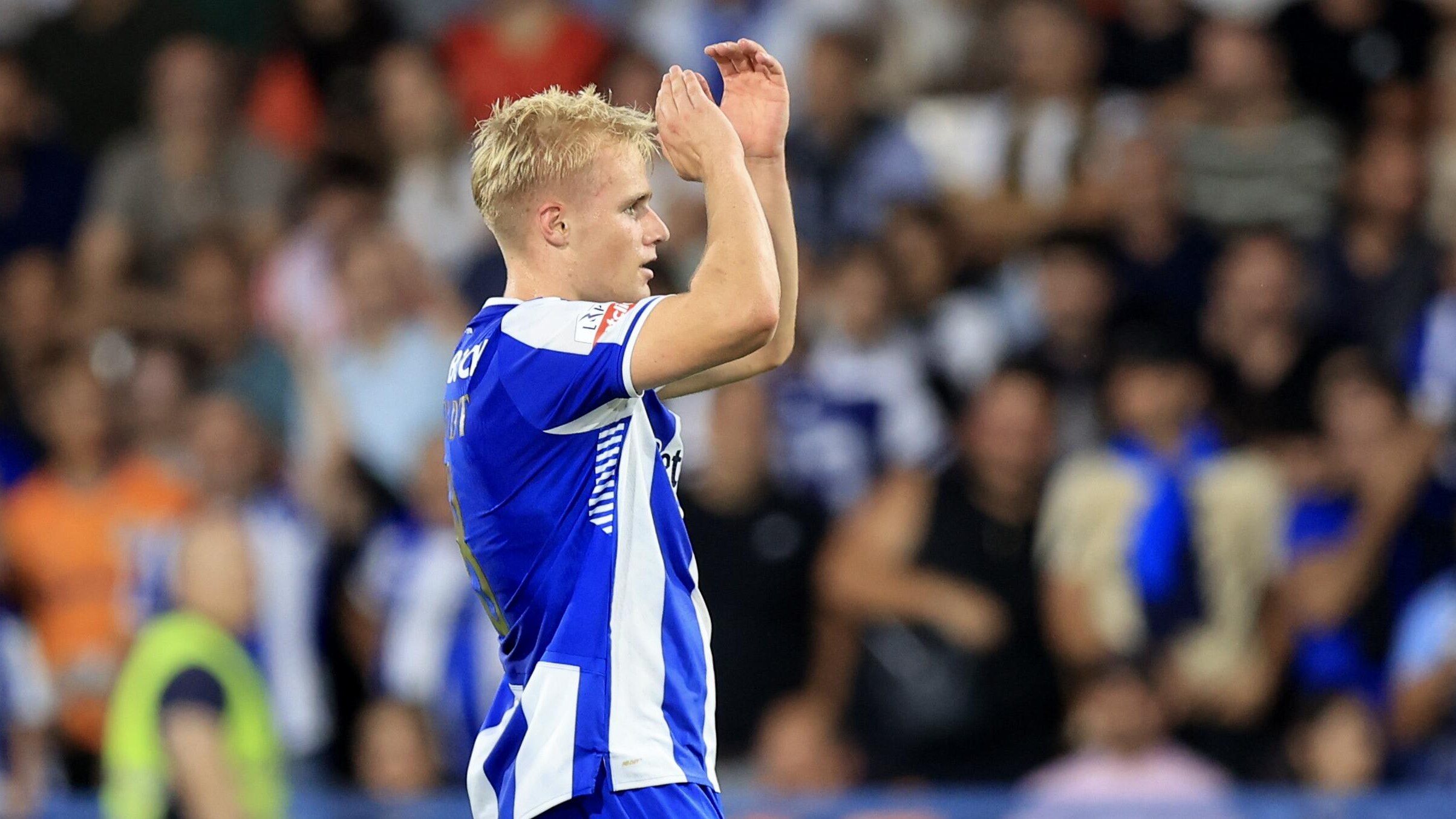 Victor Froholdt Brillerer i Porto: Første Mål og Fan-Kaos!