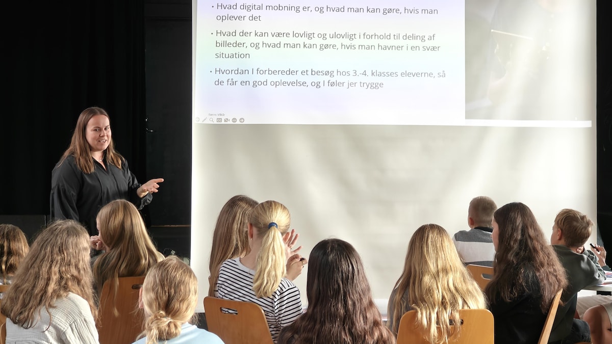 Børn lærer børn at være på nettet: 'De taler samme sprog' | Indland | DR