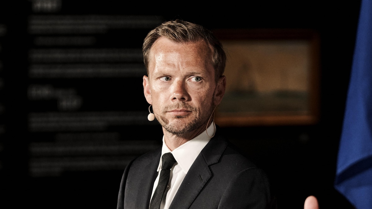 Hummelgaard vil åbne en bagdør til vores telefoner – og vil ikke sige, hvor grænsen går
