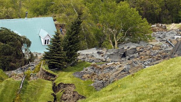 Synkehul sluger hus og familie i Canada | Udland | DR