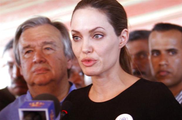 Ona va ogil uyda jinsiy aloqada Porno turkumi: sutyen