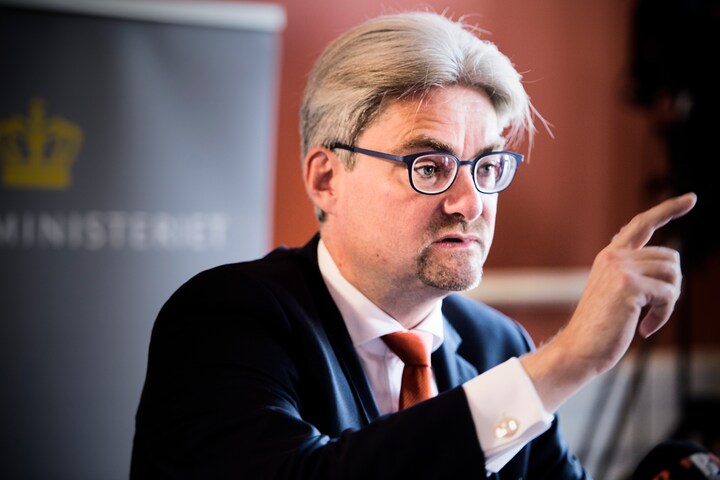 Søren Pind vil adskille radikaliserede fra andre indsatte | Politik | DR