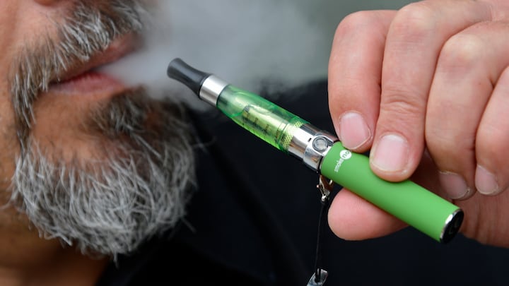 Kontrol med lovlige e-cigaretter begynder frst til november | Indland | DR