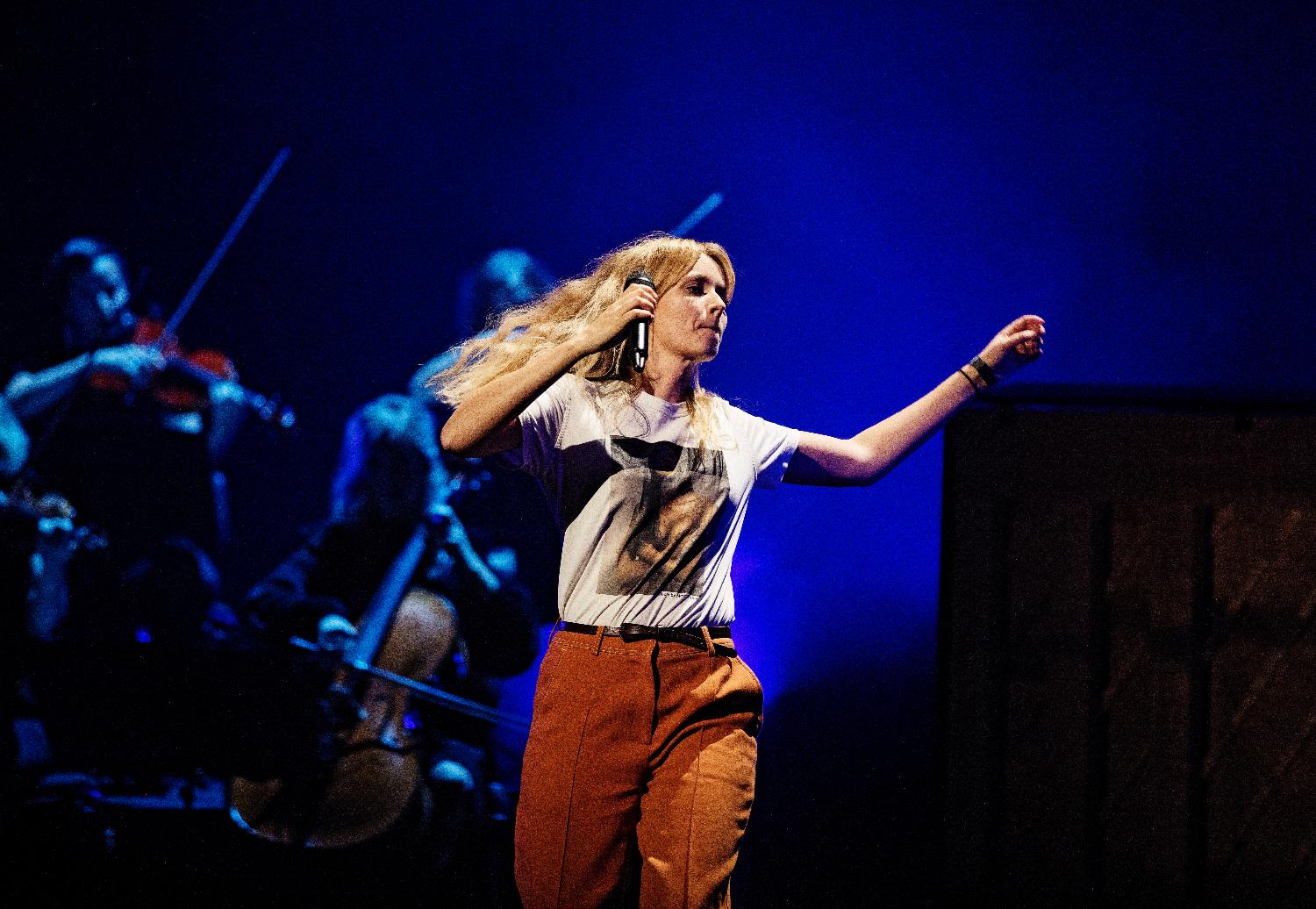 Dansk stortalent forvandler hårdtslående hiphop-hit til fløjlsblød ...