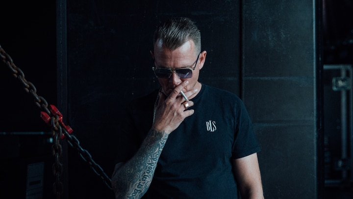 Danske hitmagere river publikum rundt til heftig festivalkoncert: 'Der var nogen, der viste patter!'