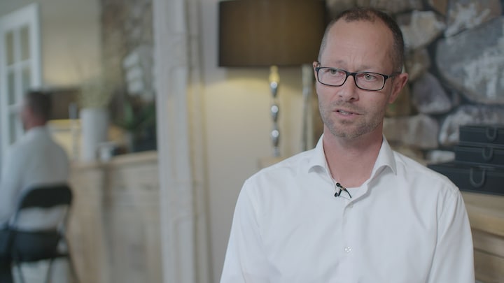 René må vende tilbage til sit gamle job efter mistanke om overgreb ...