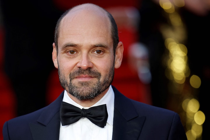 Det var en totalt besynderlig situation': David Denciks audition til den nye Bond-film startede som et kaos, men endte med succes | Film & serier | DR