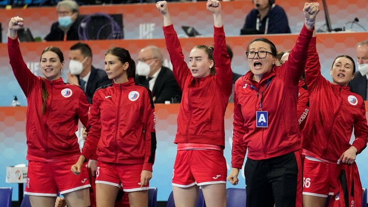 'Oij! Det ser lidt kaotisk ud': Russer scorer skørt kontramål fra 12 meter