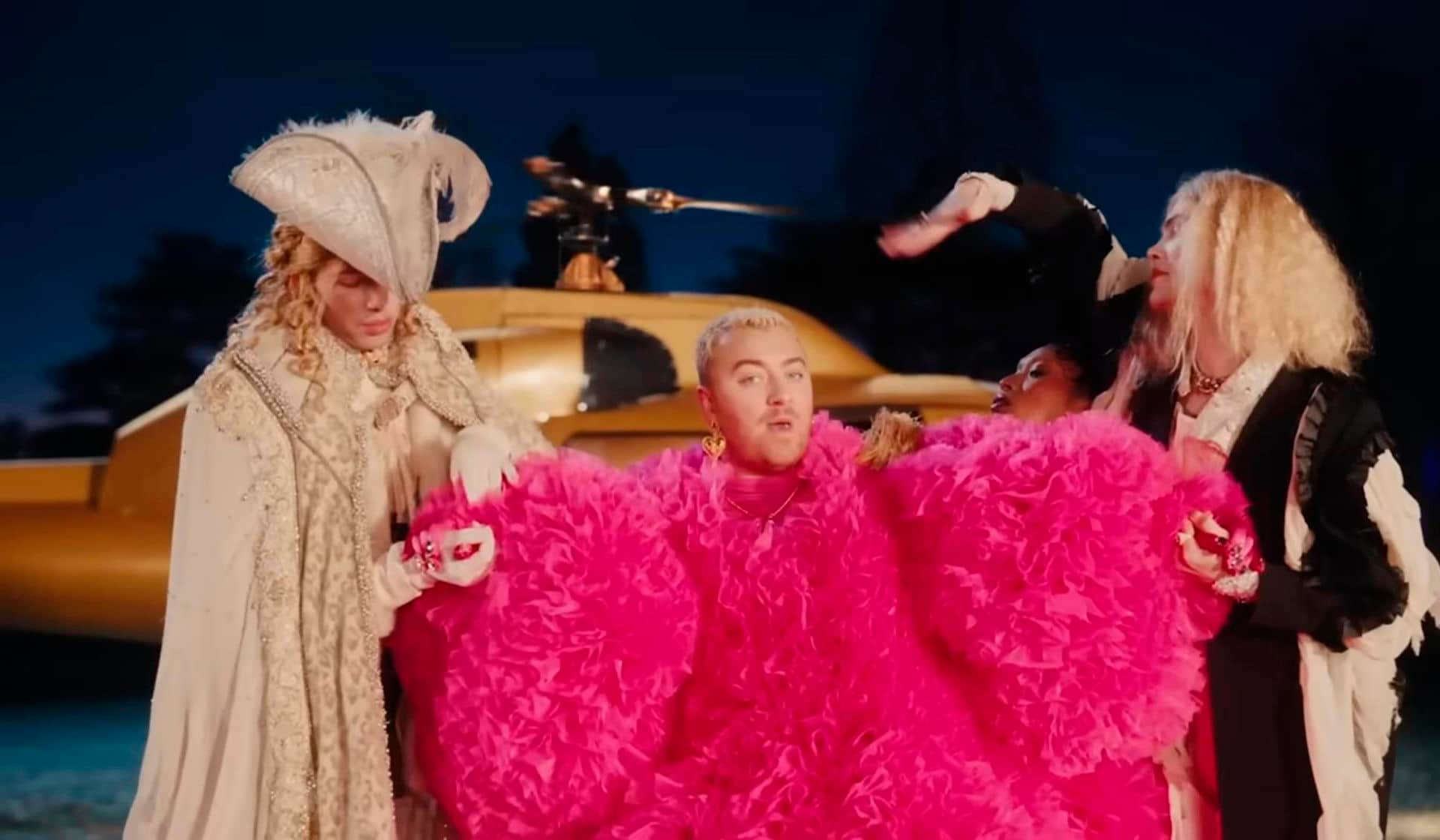 Kritikere angriber popstjerne: Musikvideo beskyldes for pornoficering ...