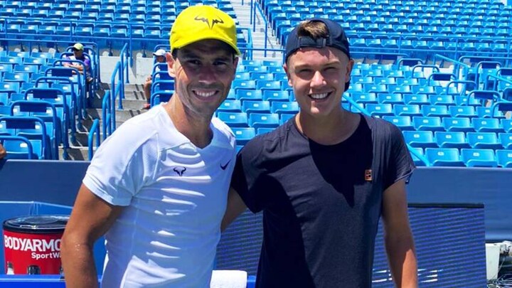 Runes åbningssejr blev grundlagt efter intenst møde med Nadal | Tennis | DR