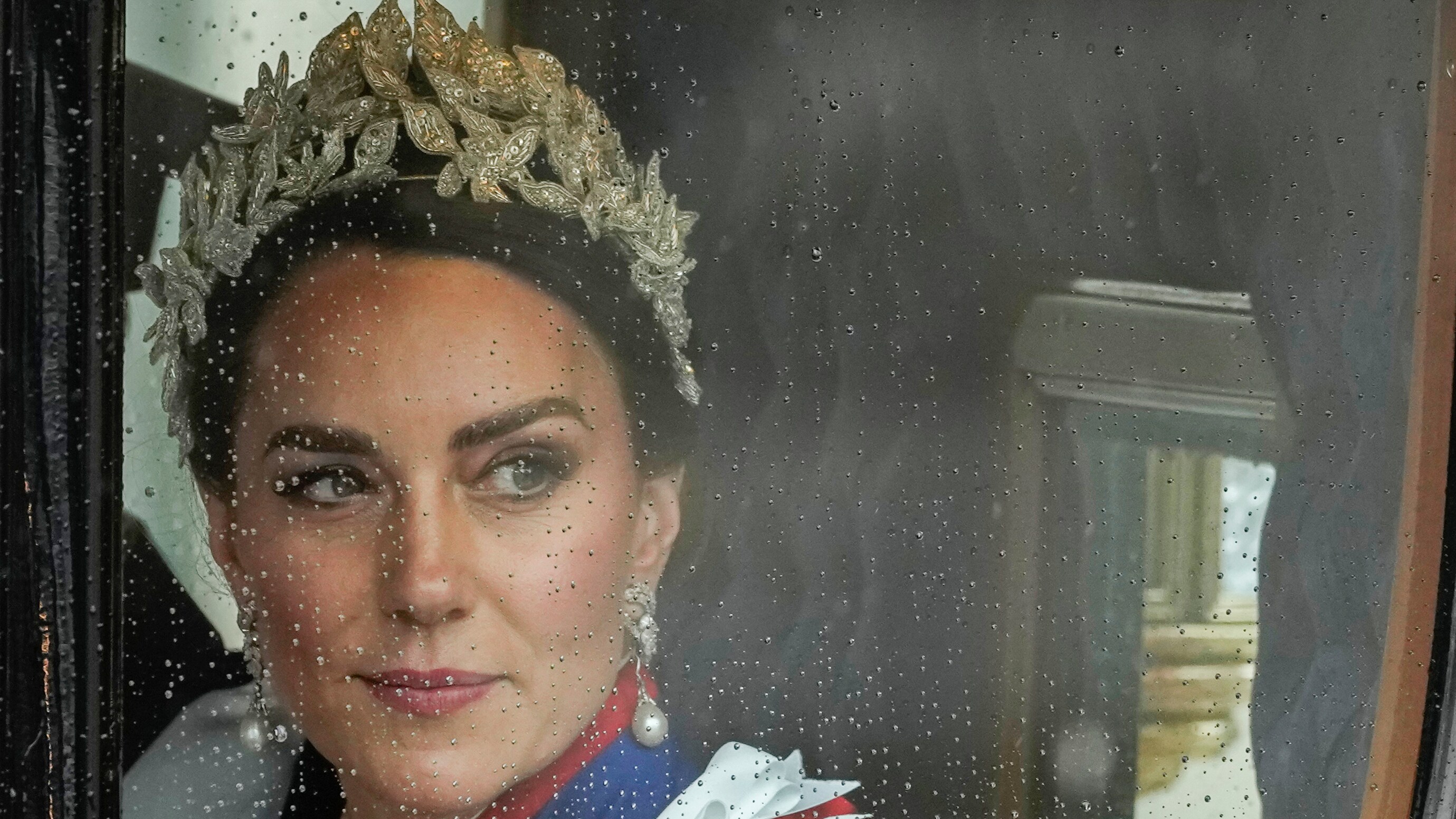 'Hvor er Kate?' spørger briterne og sætter kongehuset under pres ...